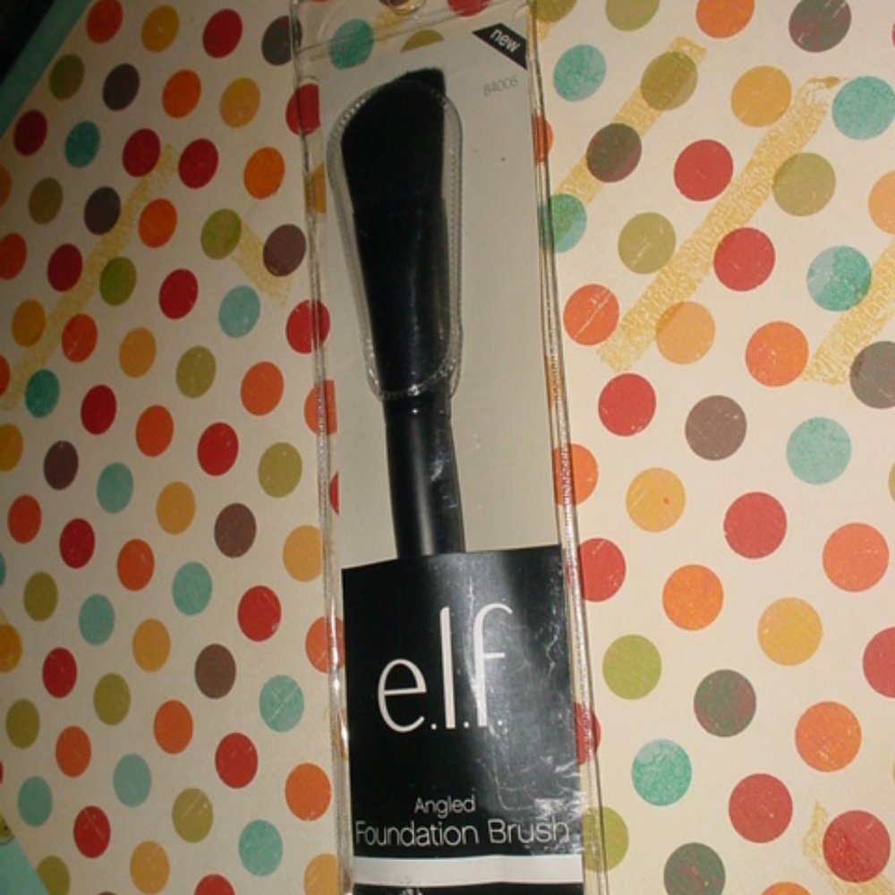 ELF NIB Angled Foundation Brush